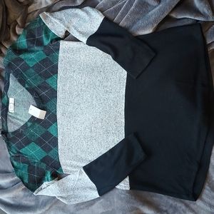 NWT 24/7 Maurices Color-block checkered, super-soft sweater. Size Small